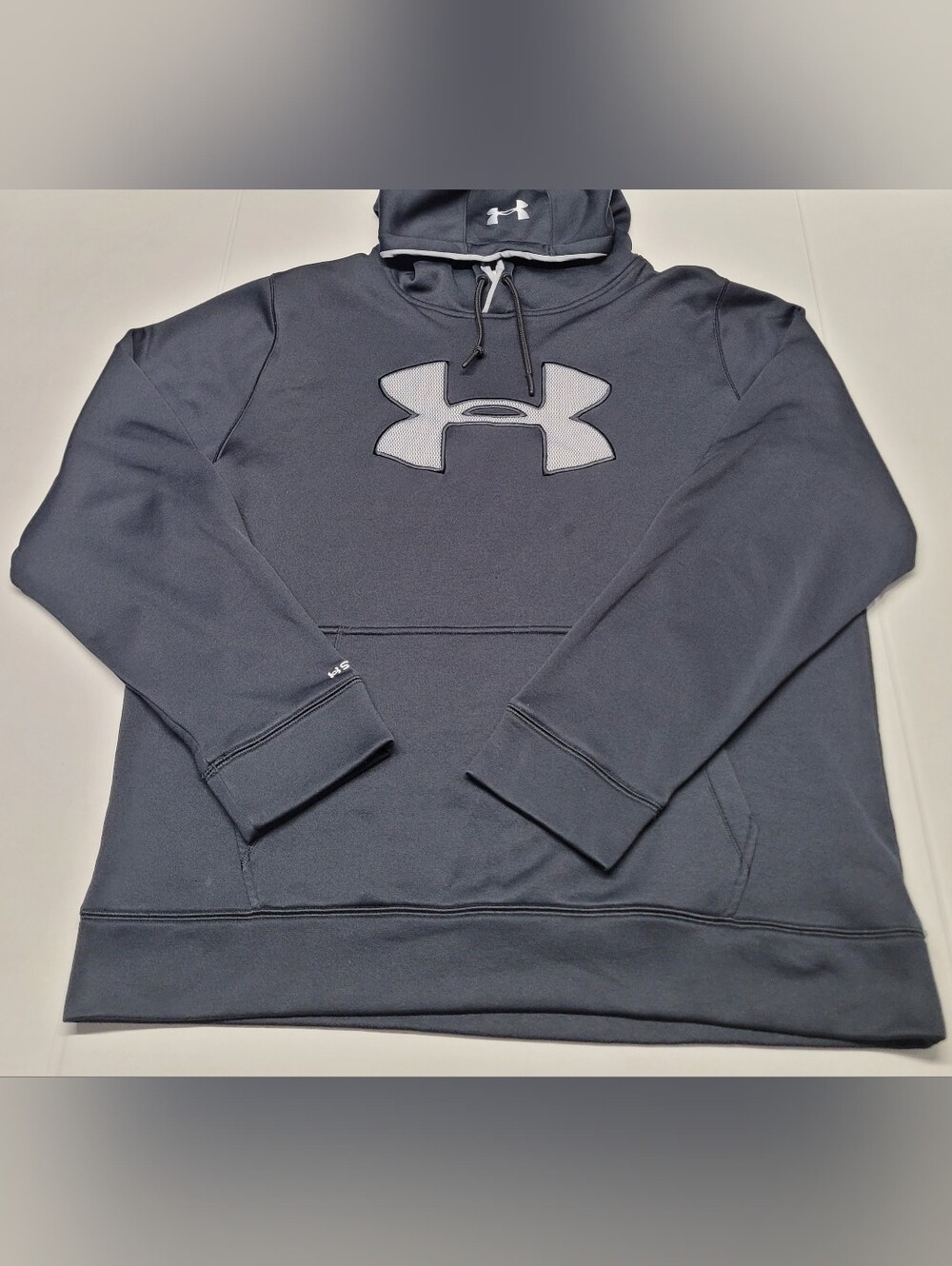 Under armour men’s hoodie color black gray